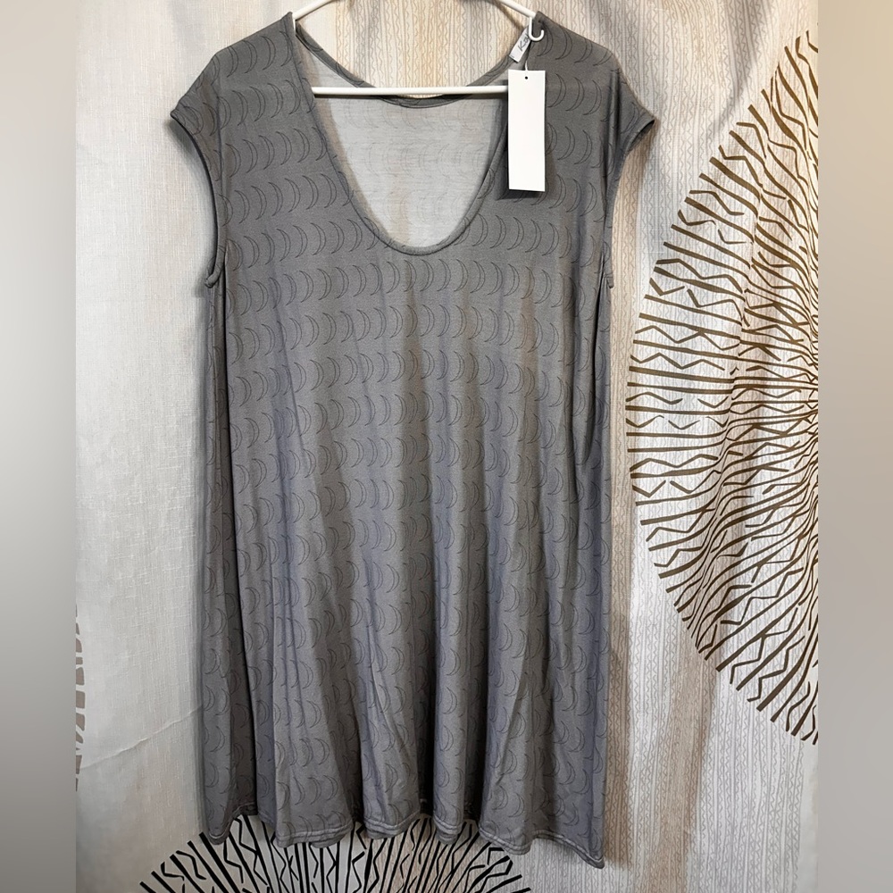 🔥 SOLD🔥 BNWT Cutie Mahina Print Short Sleeve Dress. Size L/XL
